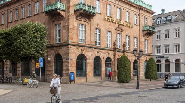 Handelsbankens aktiekurs faldt onsdag op til 6,2 pct., efter et klart skuffende regnskab for andet kvartal.