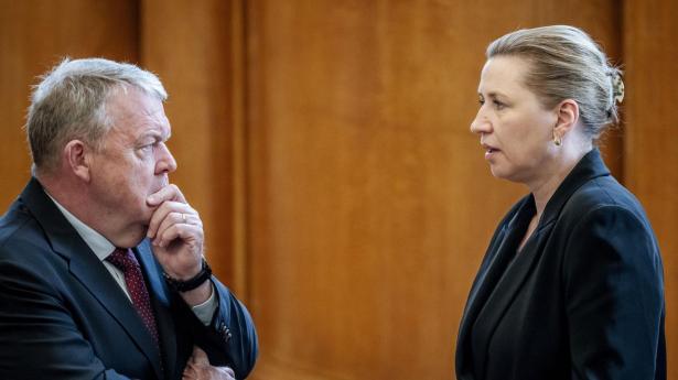 Forhandlingsdramaet om en ny regering har afsløret en dårlig relation mellem Lars Løkke Rasmussen (M) og Mette Frederiksen (S), hvor tavshed, nag og psykologi fylder mere end fremdrift.