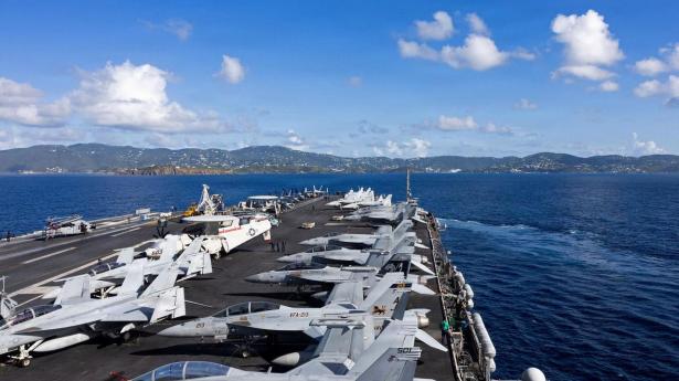 Verdens største hangarskib, det atomdrevne USS Gerald R. Ford, er klar i farvandet tæt på Venezuela.  