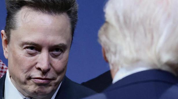 Medier: Trump tager Elon Musk og Tim Cook med på besøg i Kina