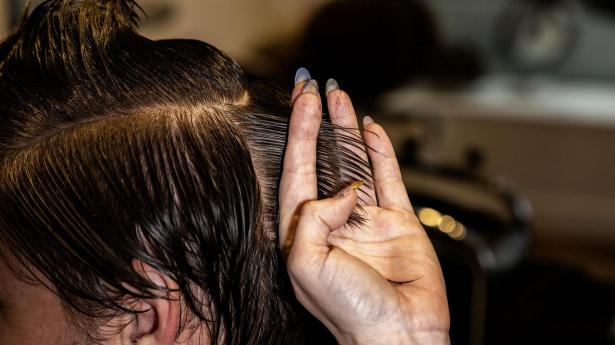 I store dele af Europa er mikrofinans en etableret løsning, men i Danmark er det stadig et hul i systemet, som f.eks. rammer en frisør, der har masser af kunder, men mangler 150.000 kr. til indskud og udstyr. 