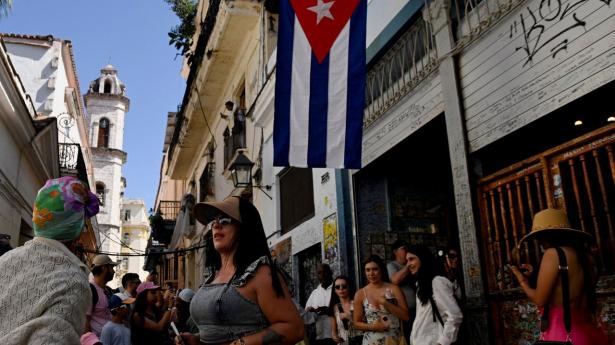 Flere lande fraråder unødvendig indrejse til østaten Cuba som følge af energikrisen.