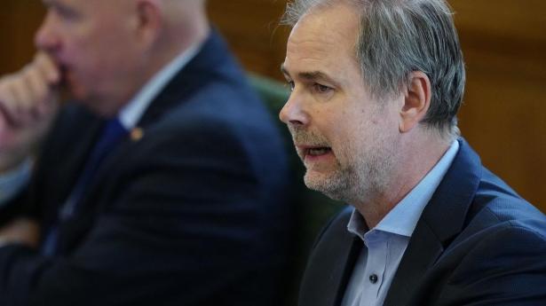 Det er justitsminister Nicolai Wammen (S), der har fremsat lovforslaget efter EU-direktivet, der skal øge incitamentet for at reparere produkter i stedet for at udskifte med det samme. 