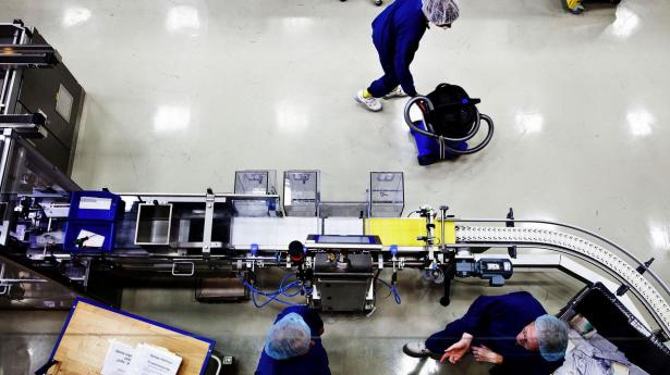 Flere og flere finder vej til det danske arbejdsmarked, og end ikke Novo Nordisks mange afskedigelser kan ødelægge jobfesten.