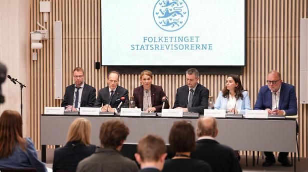 Pressemøde efter statsrevisormøde med Peter Westermann (SF), Mikkel Sarbo (RV), Mette Abildgaard (K), Leif Lahn Jensen (S), Monika Rubin (M) og Lars Chr. Lilleholt (V) i Provianthuset på Christiansborg mandag den 11. maj 2026. Emnet for pressemødet er to beretninger om politiets henlæggelser af sager.