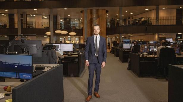 Asbjørn Nicholas Mørk er global chef for aktieanalyse hos Danske Bank, og kalder det interessant, at Alm. Brand Group henter en ny finansdirektør hos konkurrenten. 