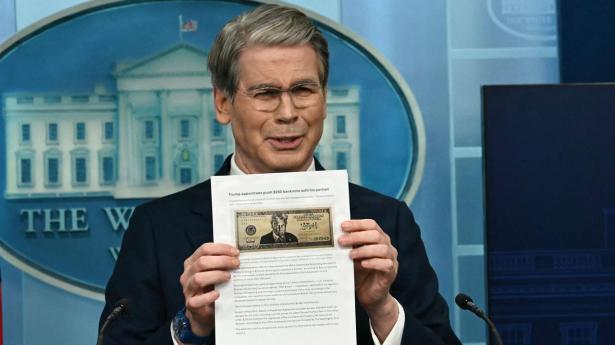 Trump vil lave ny dollarseddel med sit eget ansigt. Men der er et problem