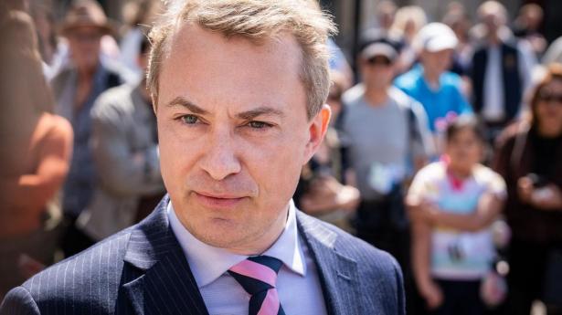 DF-formand Morten Messerschmidt kritiserer regeringen for at forrykke magtforholdet i Folketingets præsidium. 