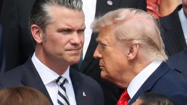 Den amerikanske administration skaber forvirring om antal tropper i Europa. Forsvarsminister Pete Hegseth og præsident Donald Trump kommer løbende med nye meldinger, uden at koordinere det med allierede eller tage hensyn til trusselbilledet i Europa.