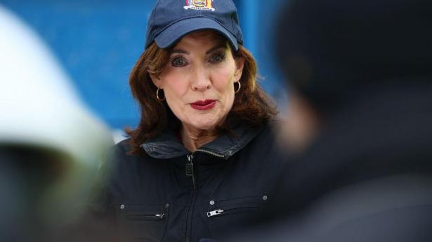 New Yorks guvernør, Kathy Hochul, kræver refusion fra Trump-administrationen for de toldsatser, som USA's højesteret har underkendt.