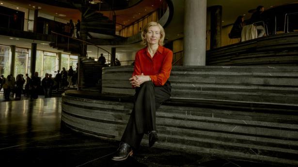 Anja Dalgaard-Nielsen, tidligere topembedsmand i FE og PET, leder et nyt center på CBS, som kan hjælpe danske virksomheder og ledere med at forholde sig til globale trusler. 
