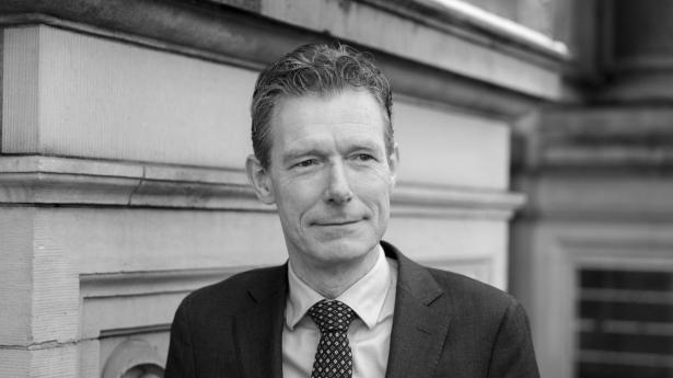 Vi vil se flere investeringer i energi, teknologi og forsvar. Den komfortable verden med just in time er væk. Den brutale virkelighed, skriver Roelof Salomons.