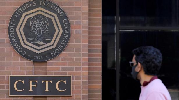 De skal kontrollere den kontroversielle hype – men medarbejderne forsvinder