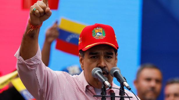 Venezuelas præsident, Nicolás Maduro, har talt i telefon med den amerikanske præsident for omkring ti dage siden, fortæller han. Det er sket midt i en højspændt periode mellem de to lande. USA har angrebet en række mistænkte narkosmuglere i Det Caribiske Hav, og Trump-administrationen har beskyldt Maduro for at stå i spidsen for et narkokartel.