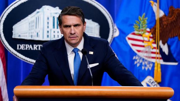 USA's vicejustitsminister, Todd Blanche, holder pressemøde fredag i Justitsministeriet i Washington. D.C., hvor han fortæller om frigivelsen af yderligere dokumenter med tilknytning til Jeffrey Epstein. 