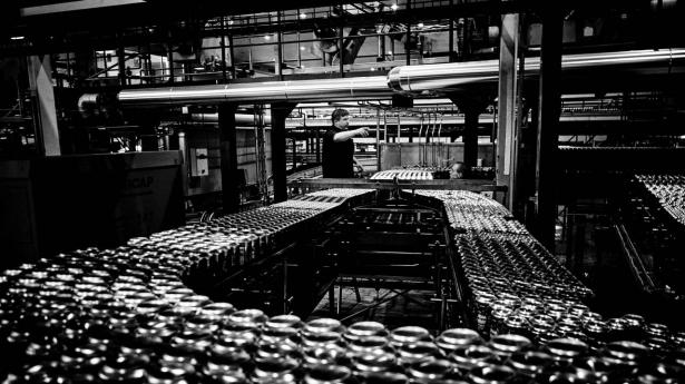 Tirsdag kom det frem, at læskedrikproducenten Pepsico har skiftet Royal Unibrew, som hidtil har stået for salget af Pepsi-sodavand i Norden og de baltiske lande, ud med konkurrenten Carlsberg.