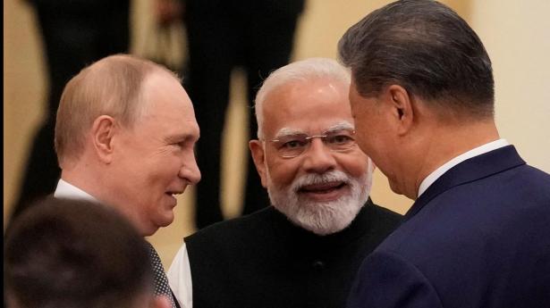 Analyse: Xi og Putin samler vennerne – Trump splitter Vesten