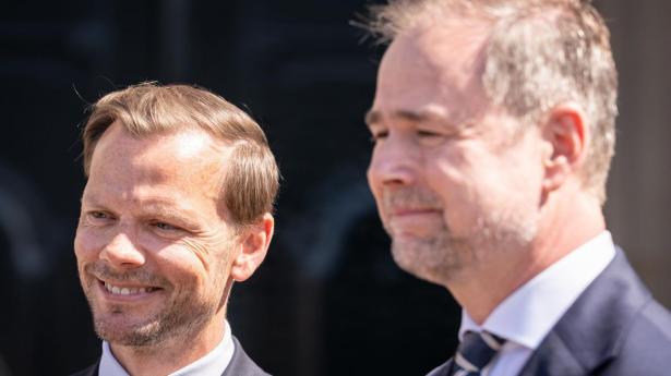 Peter Hummelgaard og Nicolai Wammen fulgtes ad til kongerunden på Amalienborg, men da regeringens nye ministerhold blev offentliggjort, kom den helt store overraskelse. Hummelgaard overtager finansministerposten og får et rygstød i kampen om at blive den kommende formand for partiet.
