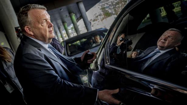 Hvis Lars Løkke alene tænkte på egen vinding, kunne han have krævet at blive formand for Folketinget i støtte for en borgerlig regering. Som formand er timelønnen bedre, der er chauffør, højere løn og en fed lejlighed.