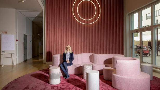 Line Hildebrandt Smith, senior vice president i Pandora, fortæller om at gøre sårbare forsyningskæder robuste i Børsens podcast “Topchefernes strategi”.