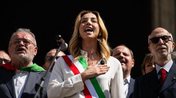 Silvia Salis er tidligere hammerkaster og den nye stjerne i italiensk politik. Kan hun udfordre Meloni?