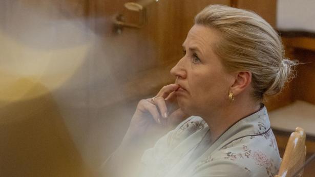 Regeringens milliarddyre momsomlægning har allerede nu udviklet sig fra mærkesag til møgsag. Både erhvervsliv og økonomer advarer på det kraftigste mod at skrotte det ultrasimple nuværende system, skriver Marchen Neel Gjertsen.
