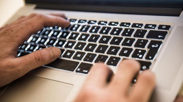 En af de største risici ved AI i arbejdslivet er, at vi fejlagtigt godtager AI-genererede beslutninger
eller analyser som objektive, når de i virkeligheden bygger på modeller, data og antagelser.