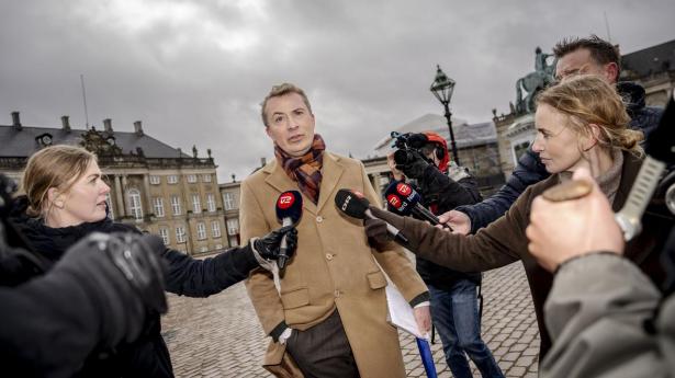 Formand for Dansk Folkeparti Morten Messerschmidt på Amalienborg Slotsplads før kongerunden den 25. marts.