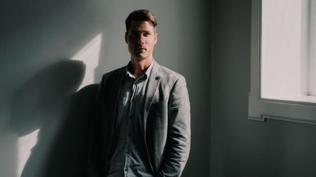 Christian Spohr er adm. direktør for sikkerhedsfirmaet Eagle Shark. Han fungerer som rådgiver for en lang række store virksomheder udi sikkerhedsspørgsmål.