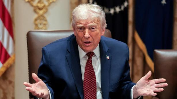 Donald Trump kan ikke forstå, hvorfor EU-Kommissionen har udstukket en bøde til den sociale medieplatform X. 