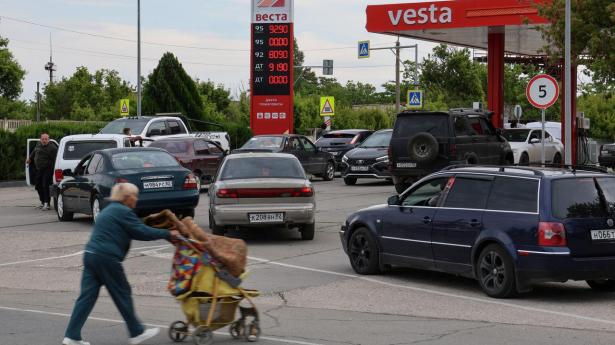 Rusland rationerer benzin på Krim: 20 liter om ugen pr. borger