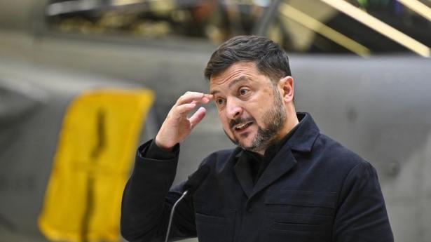 Zelenskyj ankommer til møder i Storbritannien