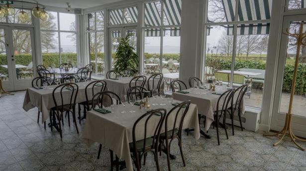 Wienerschnitzel og korean fried chicken på Skovriderkroen