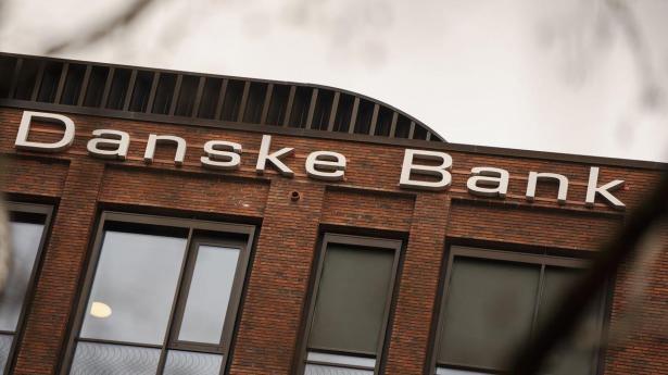 Danske Banks realkreditforretning, Realkredit Danmark, har i et brev til kunderne meddelt, at de hæver flere af deres priser.
