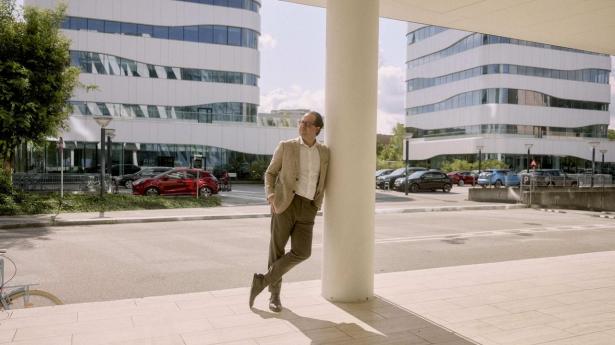 Oskar Ehlert Barner Bernhardtsen, investeringsstrateg i Saxo Bank, mener, at cybersikkerhed kan blive en flerårig investeringsbølge, hvis AI-truslen vokser. Foto: Jonas Pryner Andersen