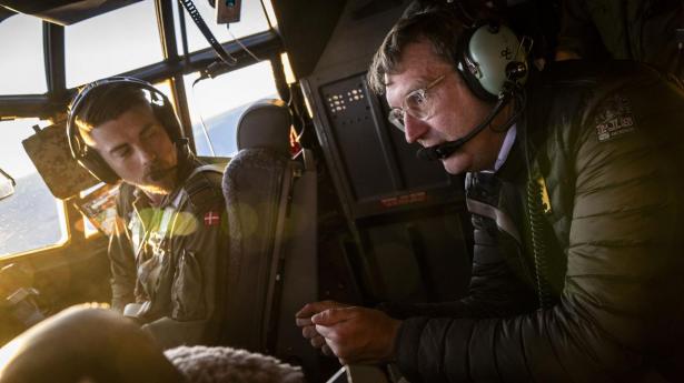 Forsvarsminister Troels Lund Poulsen (V) var passager i forsvarets C-130 Hercules på vej hjem fra luftbasen Ørland flystasjon i Norge lørdag. Han besøgte Norge for at besigtige de jordbaserede luftforsvarssystemer, som Danmark har lejet af nordmændene.