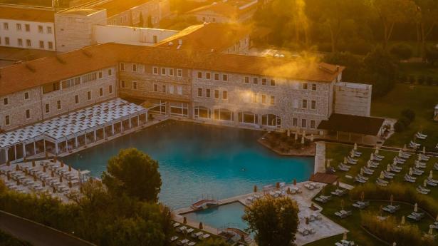 Rygterne siger, at fodboldlegenden Totti er stamgæst. Vi har besøgt Italiens ældste spa