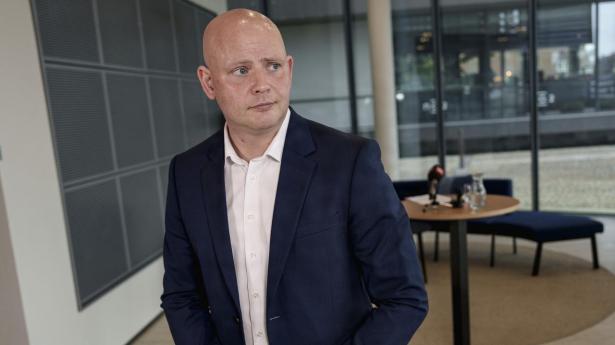 Ny minister blåstempler omstridt bankbuffer