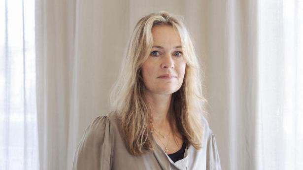 Telefonen ringer sjældnere, boligerne ligger længere, og køberne har fået bedre kort på hånden, oplever Britt Ekstrand, indehaver af Danbolig i Charlottenlund.