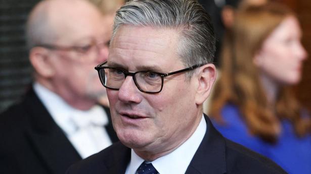 Starmer er ked af sundhedsministers exit og håber på samarbejde