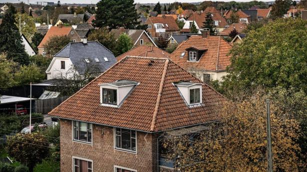 Beregninger fra Realkredit Danmark understreger, at der over en længere årrække er sket en polarisering af boligmarkedet, hvor landets dyreste områder har oplevet de kraftigste prisstigninger, mens prisudviklingen har været meget afdæmpet i landdistrikterne.