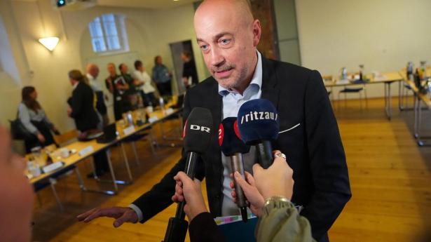 Undervisningsminister Magnus Heunicke (S) taler med pressen efter et møde om de historisk dårlige Pisa-resultater for danske skolelever.