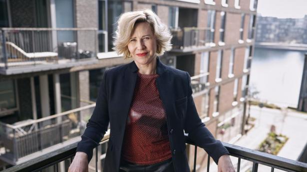 Virksomheder bruger AI mere end nogensinde til deres kommunikation. Af samme årsag er det allerede gået hen og blevet trættende, irriterende og tillidsundergravende, som en “ultraforarbejdet ånd”, skriver Emilia van Hauen.