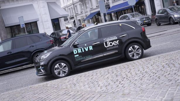 Fra januar 2025 har det igen været muligt at bestille en Uber i Danmark. Nu anklages tjenesten for at omgå lovgivningen.