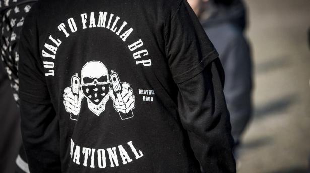 Medlemmer af Loyal to Familia er anholdt for at have drevet en såkaldt undergrundsbank.