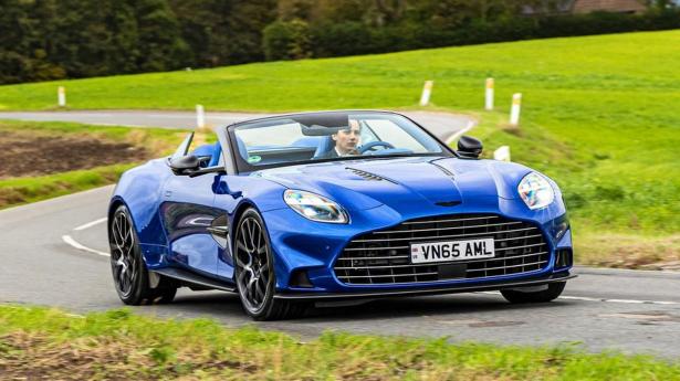 Hvem har brug for en åben superbil med en topfart på 345 km/t? Det er slet ikke det, det handler om. Aston Martin's kunder ejer flere biler og er typisk interesserede i performance.