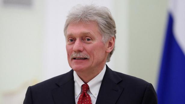 Dmitrij Peskov, som er talsmand for den russiske præsident, sagde fredag igen, at Rusland kræver hele Donbas-regionen. Det får Tyskland til at tvivle på en aftale.
