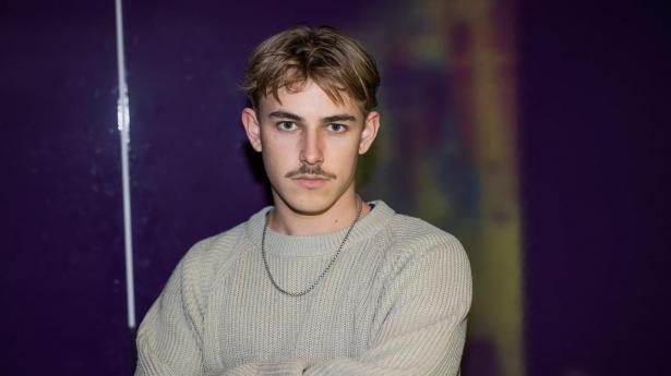 Som 16-årig indså han, at han ikke var god nok. Seks år senere skrev han en global bestseller