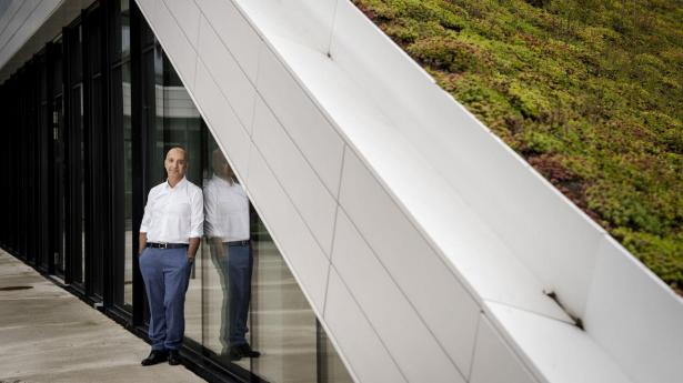 Novo Nordisks adm. direktør, Mike Doustdar, er ikke tilhænger af salamimetoden, og lige nu afventer fagforeninger og fællestillidsmænd en melding om, hvordan de rammes lokalt i Danmark af fyringsrunden.