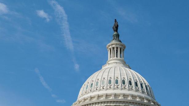 Flertal i Senatet stemmer for at stoppe USA's krig mod Iran
